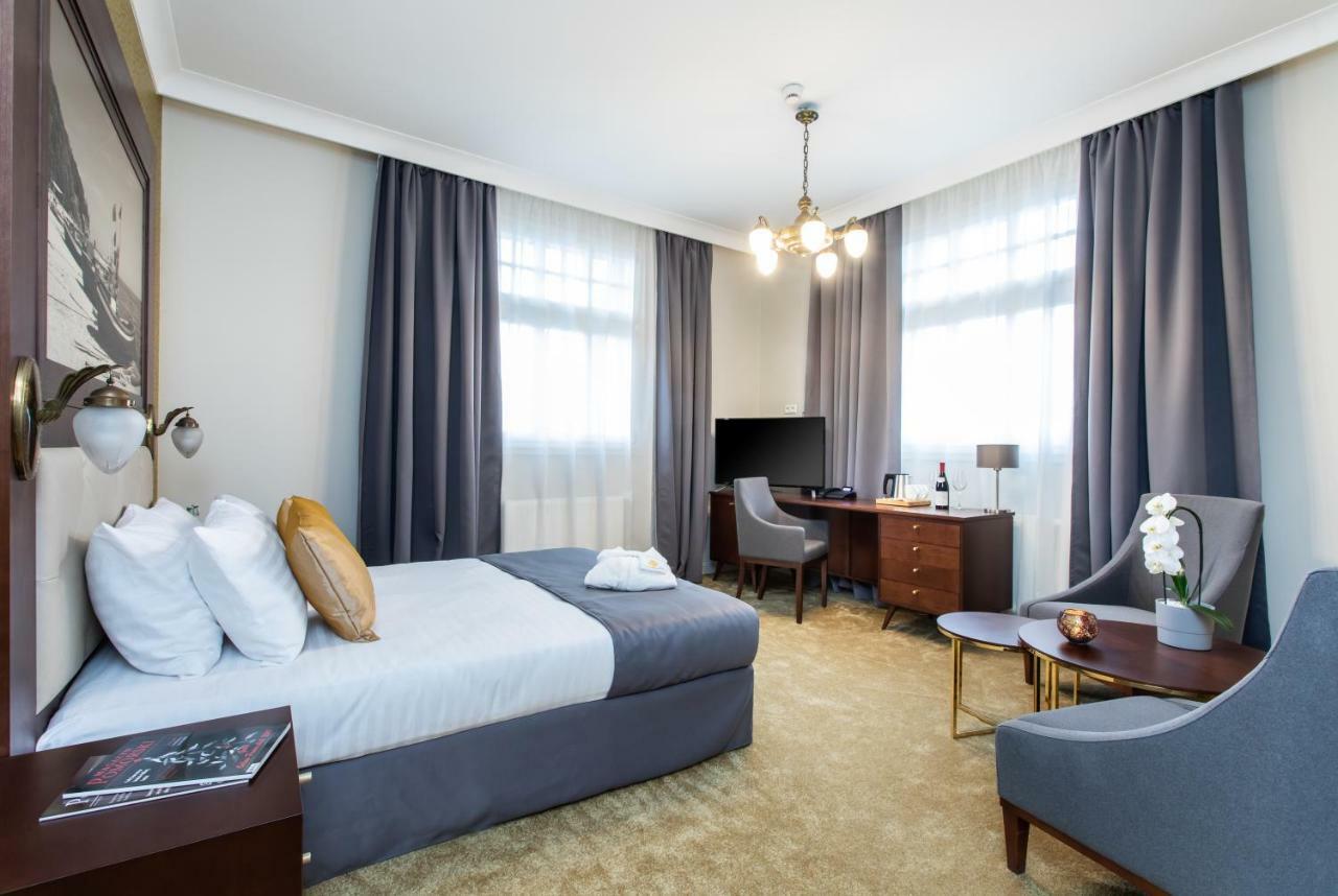 Jakubowy Hotel グディニャ エクステリア 写真